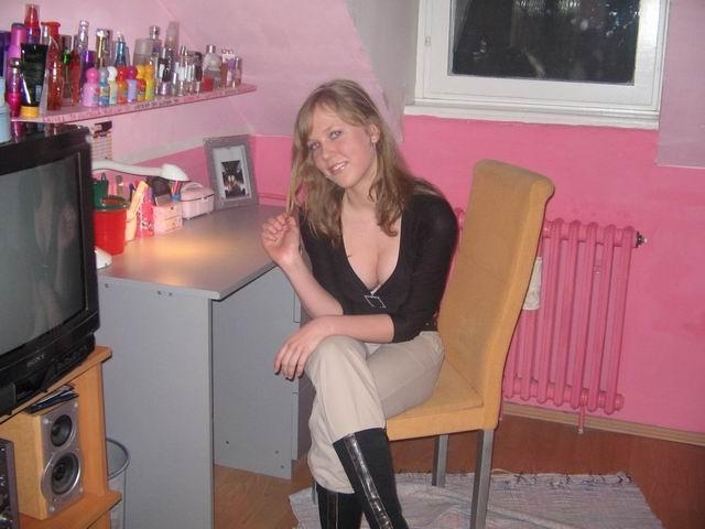 Azi am ajuns in oras/servicii totale – Bruneta matura 42 ani! Delicioasa cu sani mari! Ador limbutele!