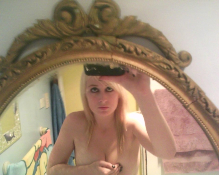 Bruneta cu forme nou in oras – Party girl new in town