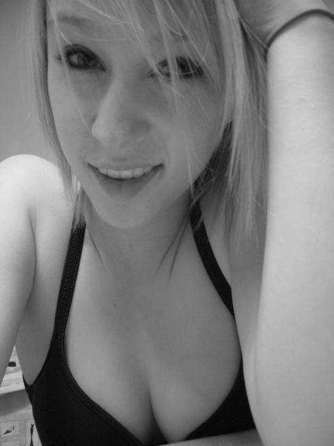 Escorta new – Ultima zi pana la 17:00 andreea cu forme rubensiene/plinuta