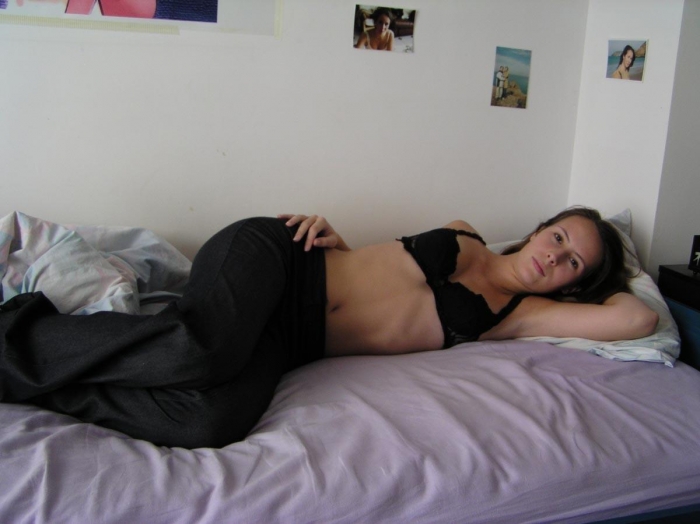 Maria 21 de ani blonda. Doar deplasarii – Sclav ascultator caut stapana accept si fara experienta